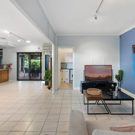 Spacious Affordable 7b3b 2 Living Pool Yard And Mall Holiday home