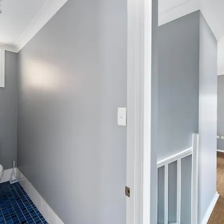 Spacious Affordable 7b3b 2 Living Pool Yard And Mall
