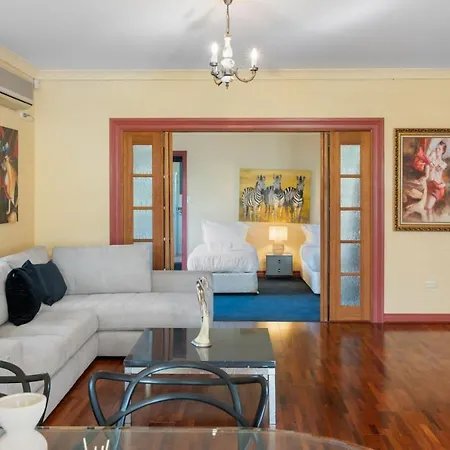 Spacious Affordable 7b3b 2 Living Pool Yard And Mall Holiday home