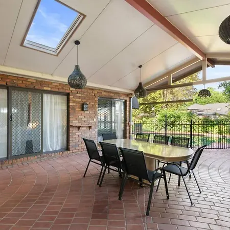 Holiday home Spacious Affordable 7b3b 2 Living Pool Yard And Mall Brisbane
