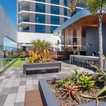 Modern 2 Bedroom With Parking South Apartment Brisbane