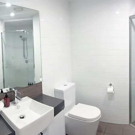 Leafy & Quiet Apt With Big Balcony, Parking & 65