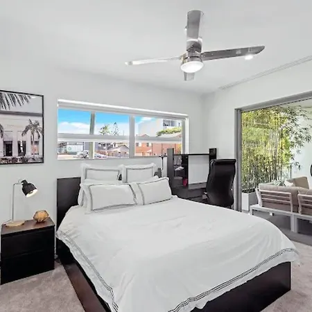 Leafy & Quiet Apt With Big Balcony, Parking & 65