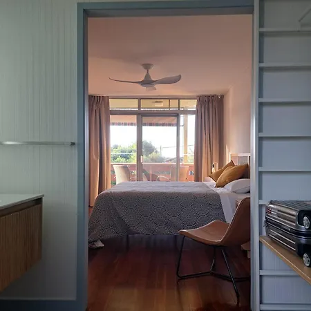 Bed & Breakfast 1960s Pool House - Hosted