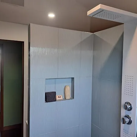 Bed & Breakfast 1960s Pool House - Hosted Brisbane
