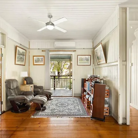 Central, Cozy, Yard - Bedroom 2 Holiday home *