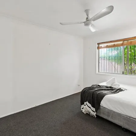 Holiday home Homy Spacious 4b2b W Parking Steps To Malls Dining