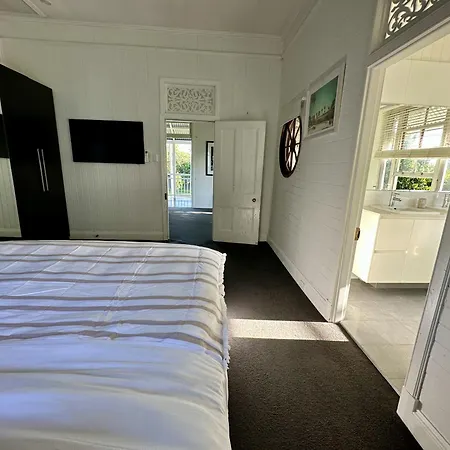 3 Bedroom House In Heart Of Bulimba * Brisbane