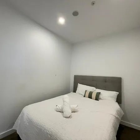 Cozy 2-bedroom With Spacious Balcony Apartment Brisbane