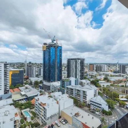 Cozy 2-bedroom With Spacious Balcony Brisbane
