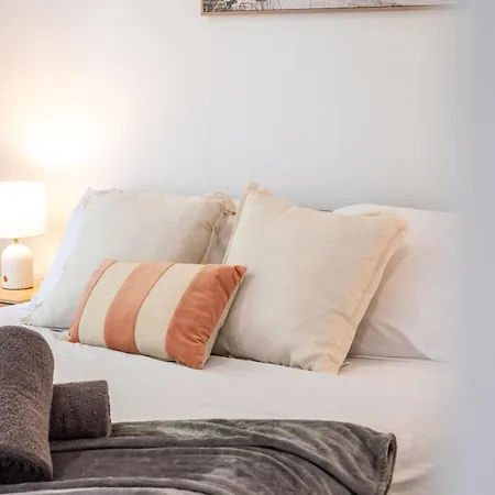 Ascot Apartment *