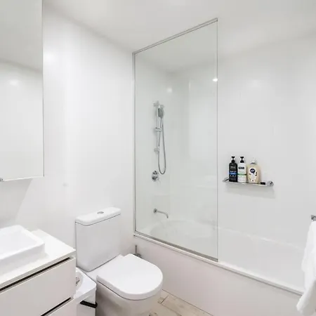 2br-2ba Resort-style Retreat In Hamilton M21 *
