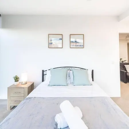 2br-2ba Resort-style Retreat In Hamilton M21