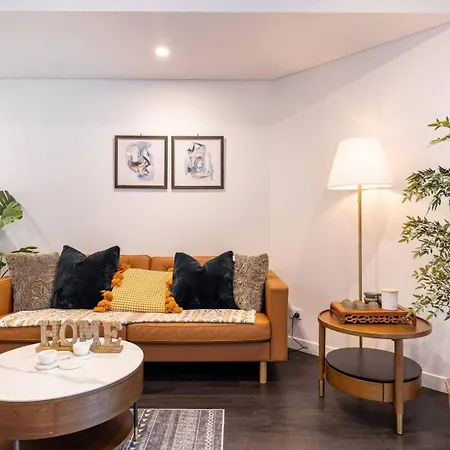 Riverfront 2 Bedroom In With Parking Brisbane