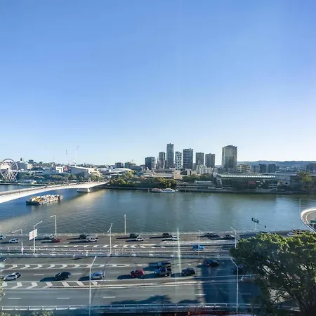 Apartment Riverfront 2 Bedroom In With Parking *