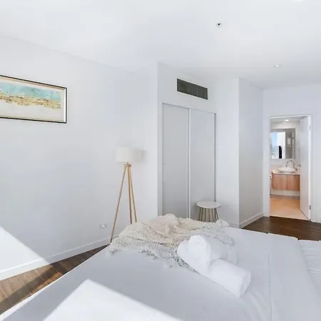 Breathtaking View 4b3b With Parking Pool And Gym At Cbd Apartment