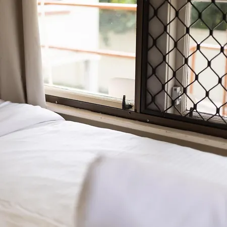 Walk To Uq Shops And Transit Great Value * Brisbane