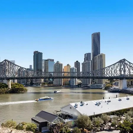 Gilded River - Vintage Charm & River Front Luxury 1 Bedroom - Story Bridge Views Apartment *