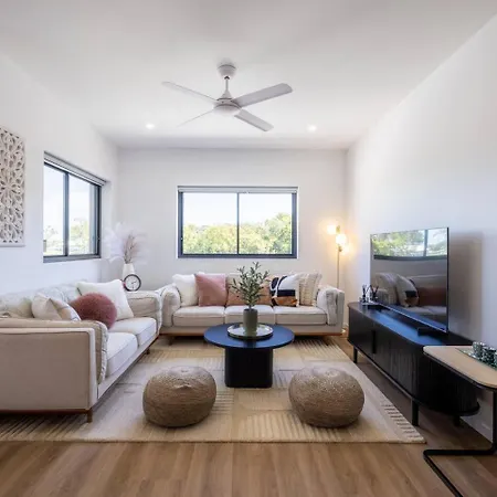 2 Beds Walk To Shops And Trails 12 Mins To Cbd Holiday home *