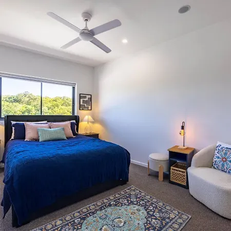 2 Beds Walk To Shops And Trails 12 Mins To Cbd Holiday home *