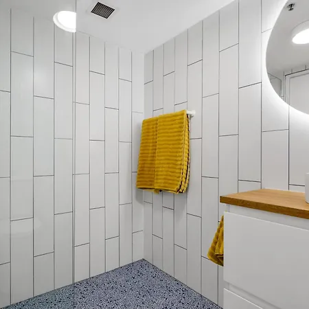 Spacious 2br- Centre Of Brissy!