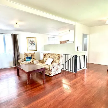 Bright House In Upper Mt Gravatt Holiday home *