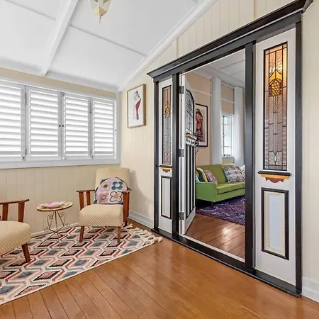 Ban Beige! Huge, Fun, Colourful Holiday home