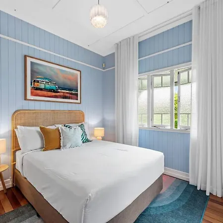 Holiday home Ban Beige! Huge, Fun, Colourful Brisbane