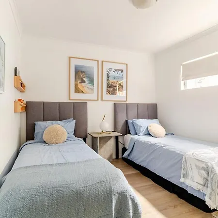 Apartment Artist Retreat With Huge Entertaining Balcony *