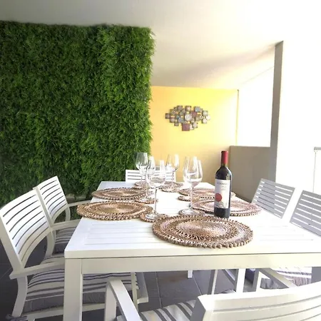 Artist Retreat With Huge Entertaining Balcony Brisbane