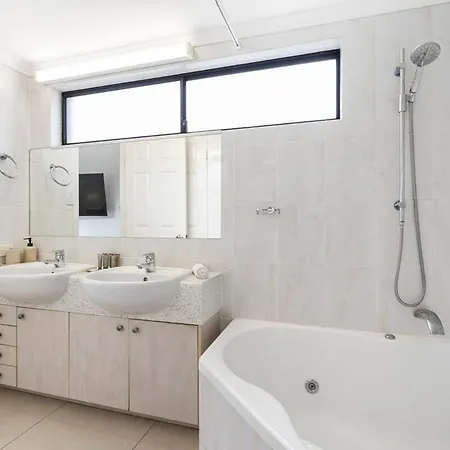 Garden 2bed X 2bath, Parking