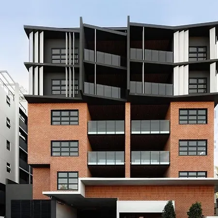 West End - Free Secure Car Park - Walk To Restaurants - Convention Centre Apartment