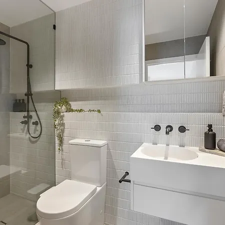 Apartment West End - Free Secure Car Park - Walk To Restaurants - Convention Centre *
