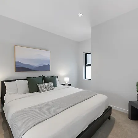 West End - Free Secure Car Park - Walk To Restaurants - Convention Centre Apartment