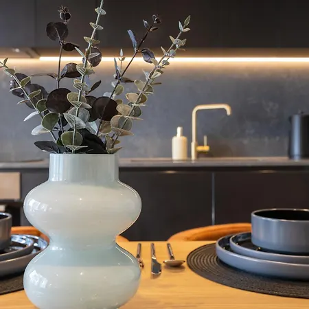 Apartment West End - Free Secure Car Park - Walk To Restaurants - Convention Centre