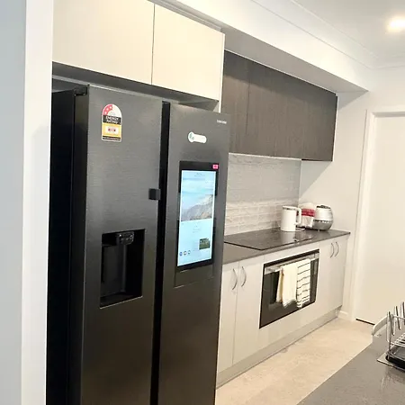 New Ensuite In New House Near Chermside * Brisbane
