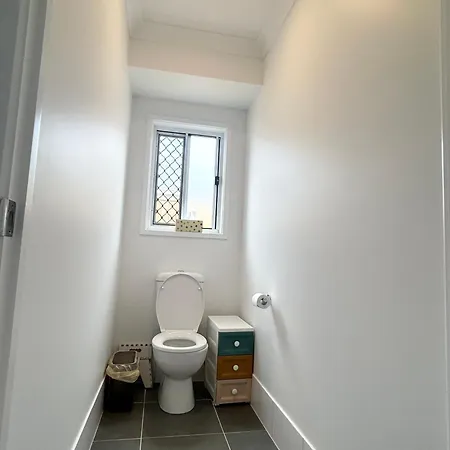 Homestay New Ensuite In New House Near Chermside