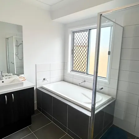New Ensuite In New House Near Chermside Homestay *