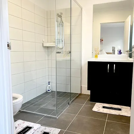 New Ensuite In New House Near Chermside * Brisbane