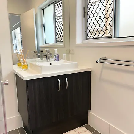 Homestay New Ensuite In New House Near Chermside *