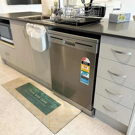 Homestay New Ensuite In New House Near Chermside