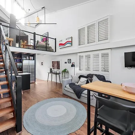 Luxury Water Views - 2bed-2bath-1car-pool * Brisbane