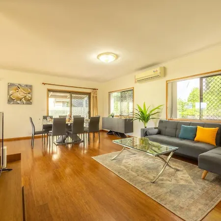 Spacious Land Area 5bedroom At Sunnybank New Ac