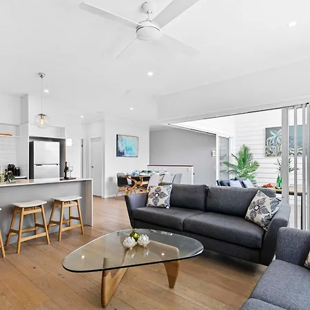 Stylish 3br Townhouse Camphill - Wifi, Parking Brisbane