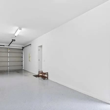 Stylish 3br Townhouse Camphill - Wifi, Parking Apartment Brisbane