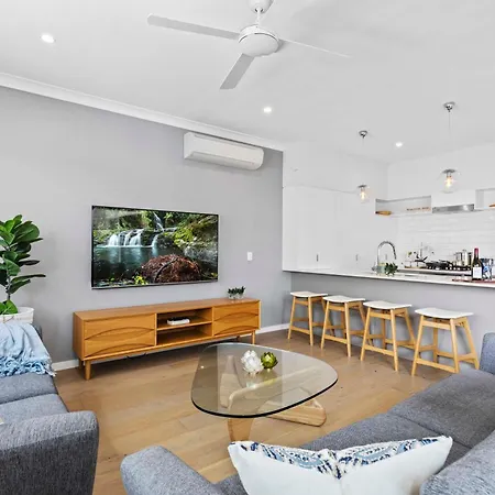 Stylish 3br Townhouse Camphill - Wifi, Parking Apartment Brisbane