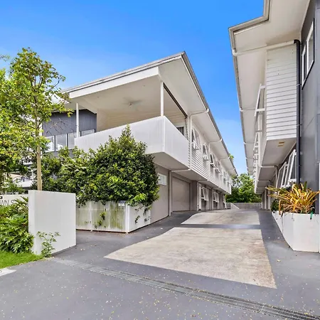 Stylish 3br Townhouse Camphill - Wifi, Parking *