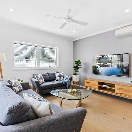 Stylish 3br Townhouse Camphill - Wifi, Parking Brisbane
