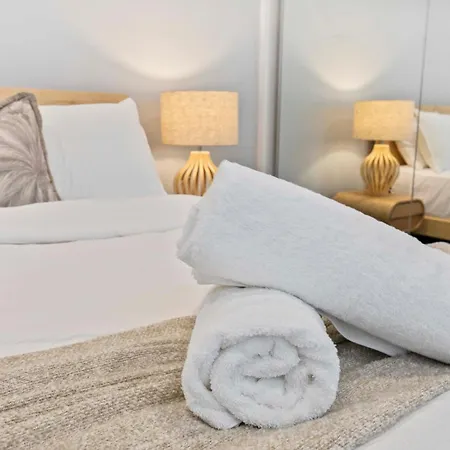 Stylish 3br Townhouse Camphill - Wifi, Parking