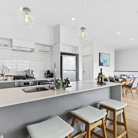 Stylish 3br Townhouse Camphill - Wifi, Parking *